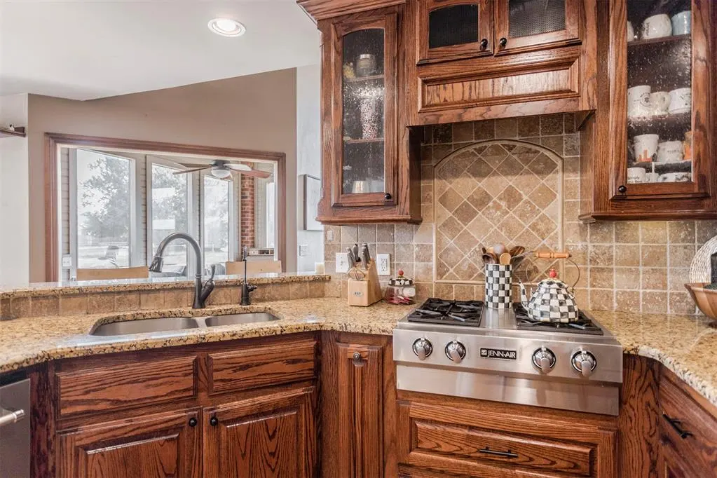 Photo 10 — 531 W Alamo Court Way, Mustang, OK 73064