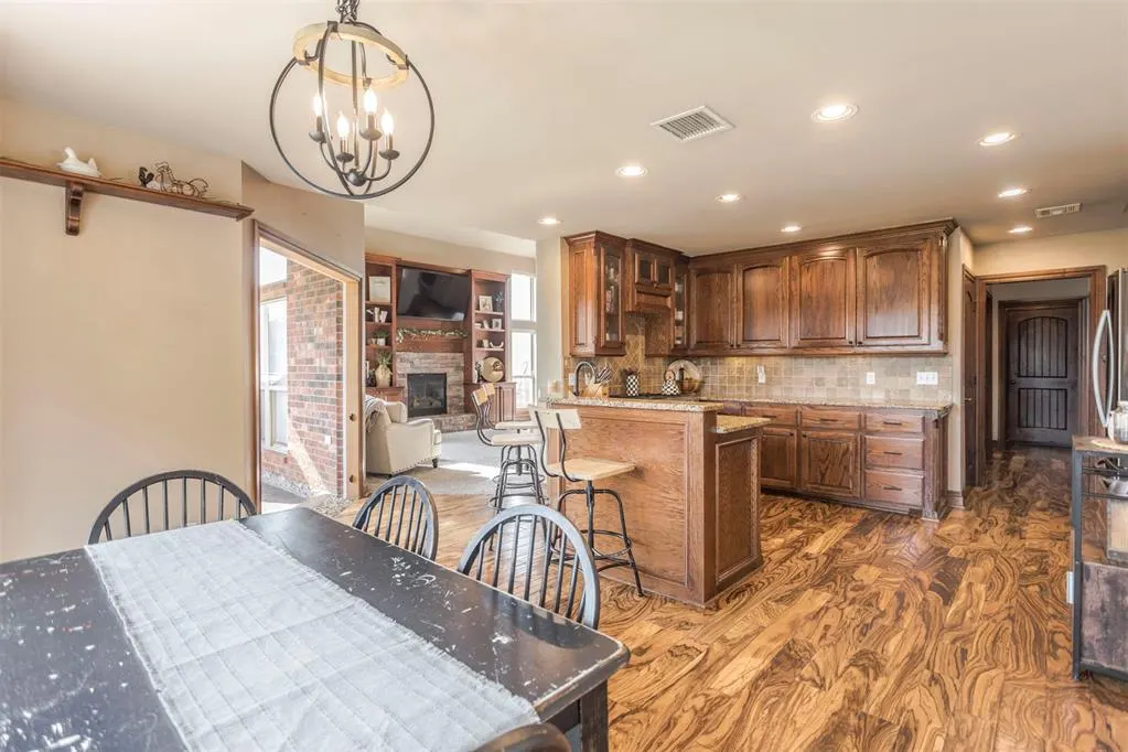 Photo 11 — 531 W Alamo Court Way, Mustang, OK 73064