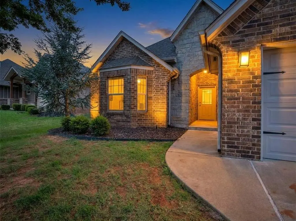 Photo 13 — 2409 Santa Monica Road, Edmond, OK 73034