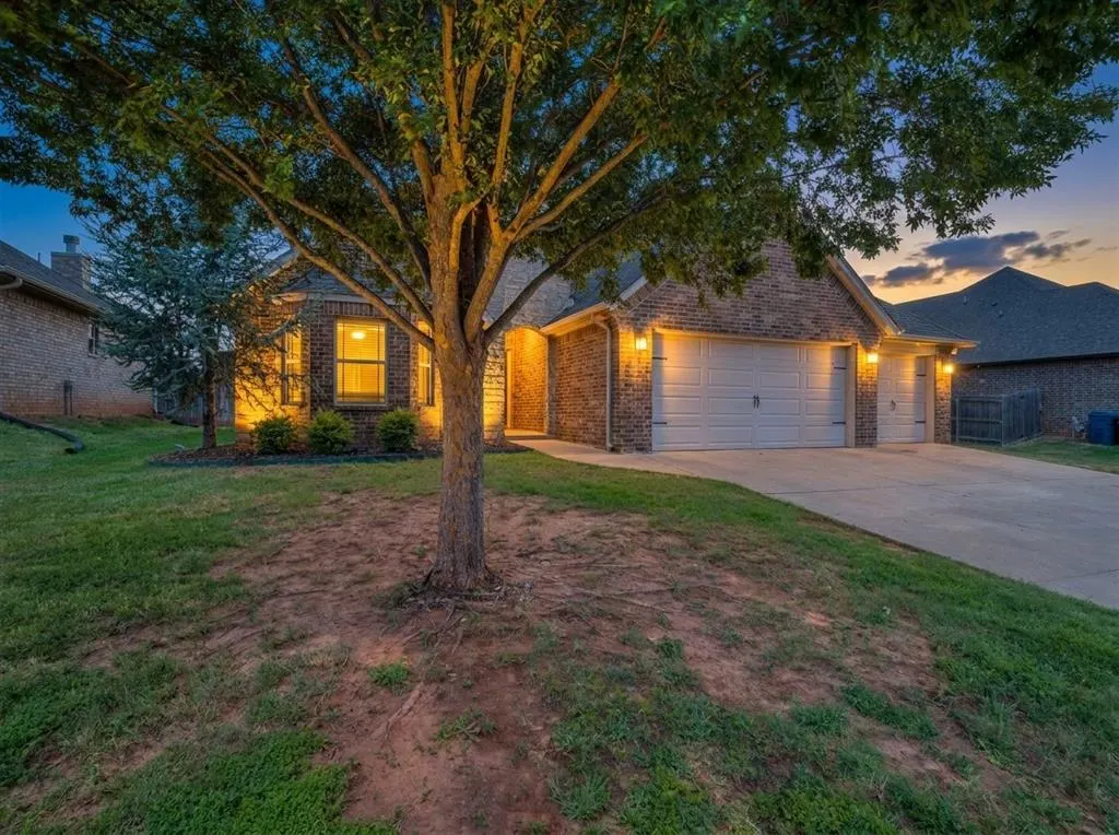 Photo 14 — 2409 Santa Monica Road, Edmond, OK 73034