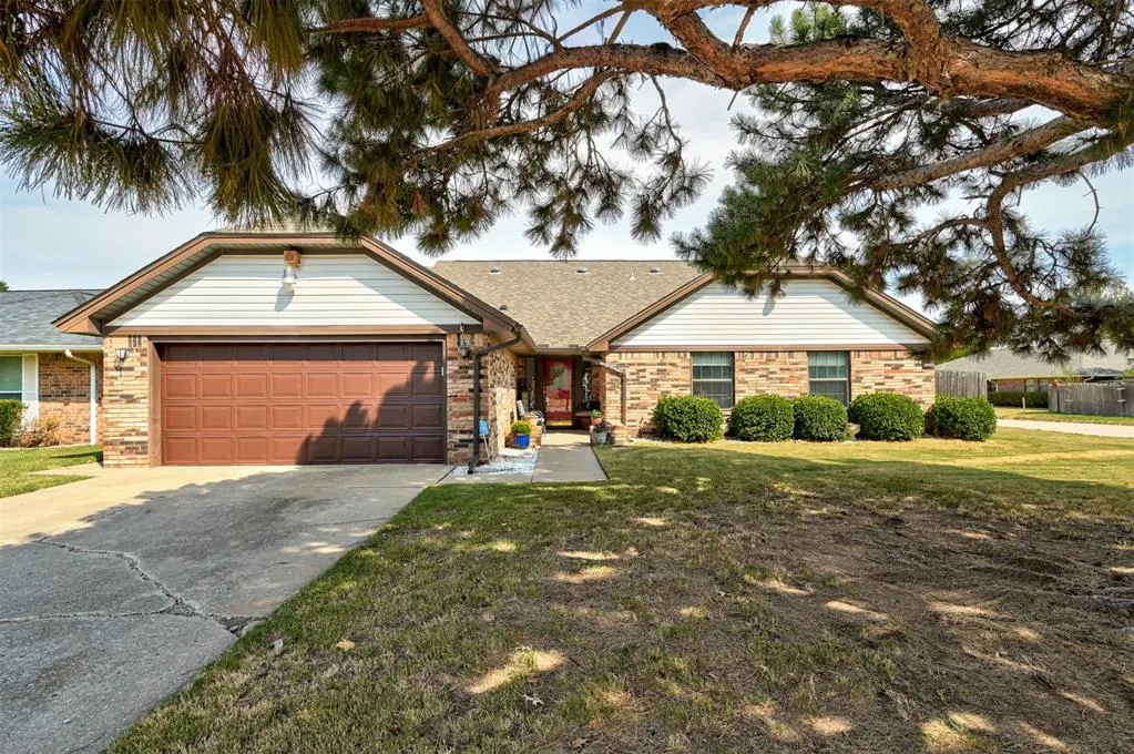 Front exterior — 8201 Willow Creek Boulevard, Oklahoma City, OK 73162