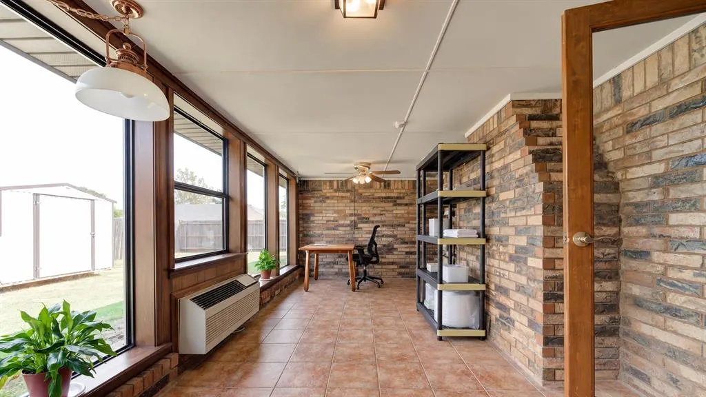 Photo 4 — 8201 Willow Creek Boulevard, Oklahoma City, OK 73162