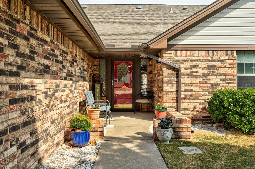 Photo 8 — 8201 Willow Creek Boulevard, Oklahoma City, OK 73162