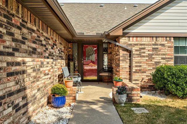 Photo 8 — 8201 Willow Creek Boulevard, Oklahoma City, OK 73162