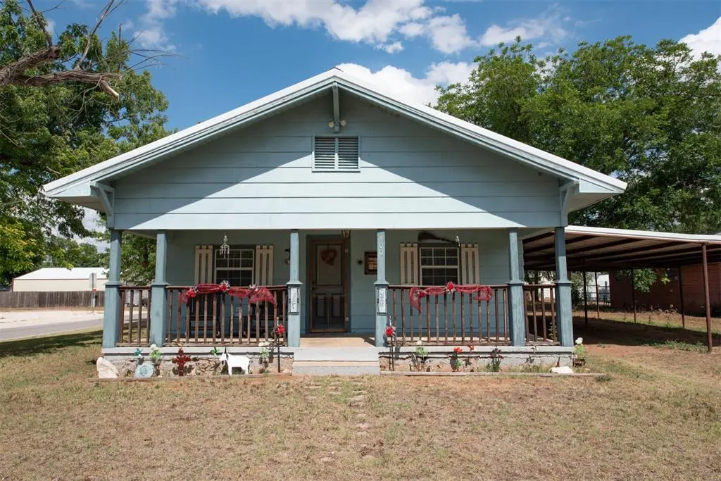 Photo 2 — 300 S Cedar Avenue, Erick, OK 73645