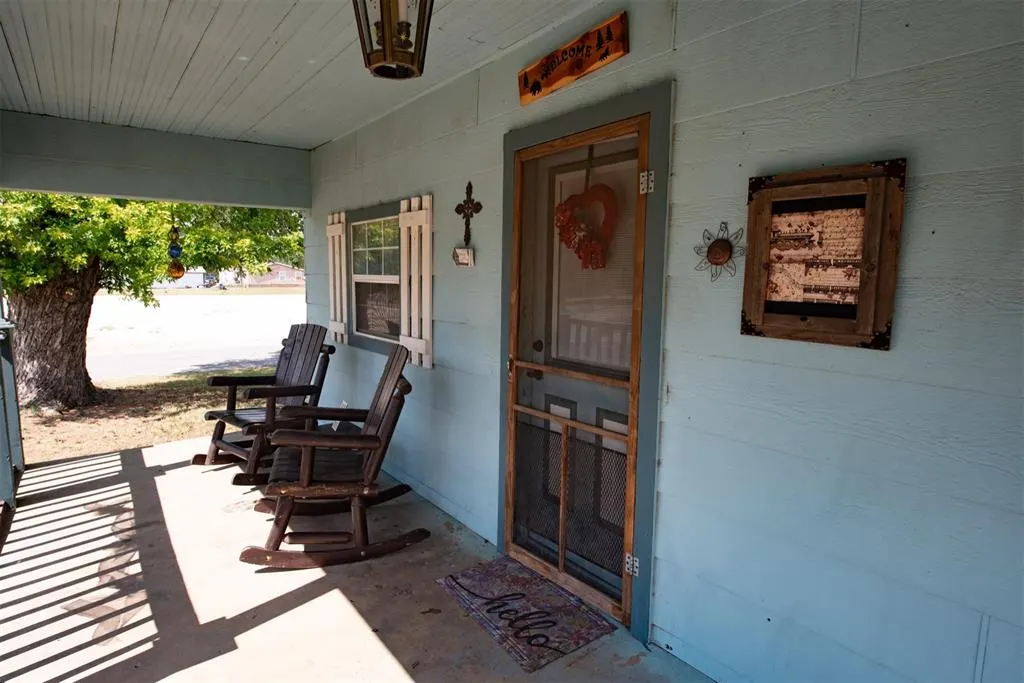Photo 3 — 300 S Cedar Avenue, Erick, OK 73645