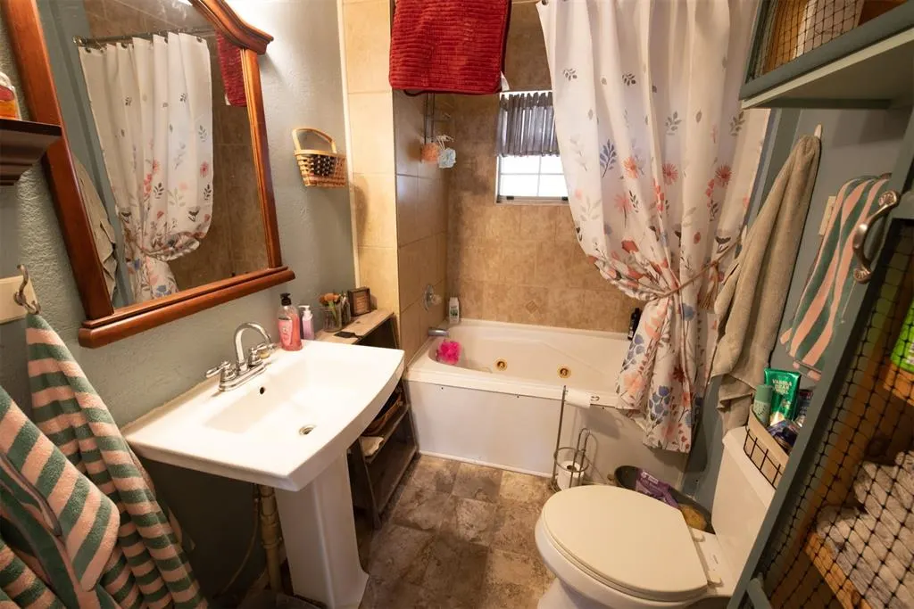 Photo 12 — 300 S Cedar Avenue, Erick, OK 73645