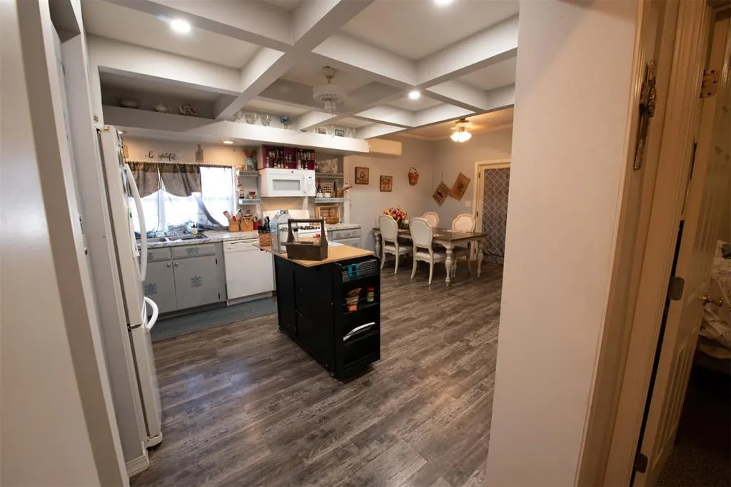 Photo 14 — 300 S Cedar Avenue, Erick, OK 73645