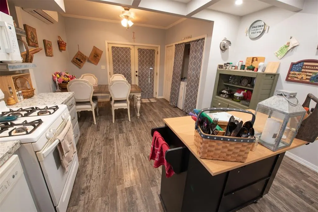 Photo 15 — 300 S Cedar Avenue, Erick, OK 73645