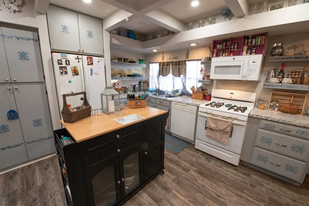 Photo 16 — 300 S Cedar Avenue, Erick, OK 73645