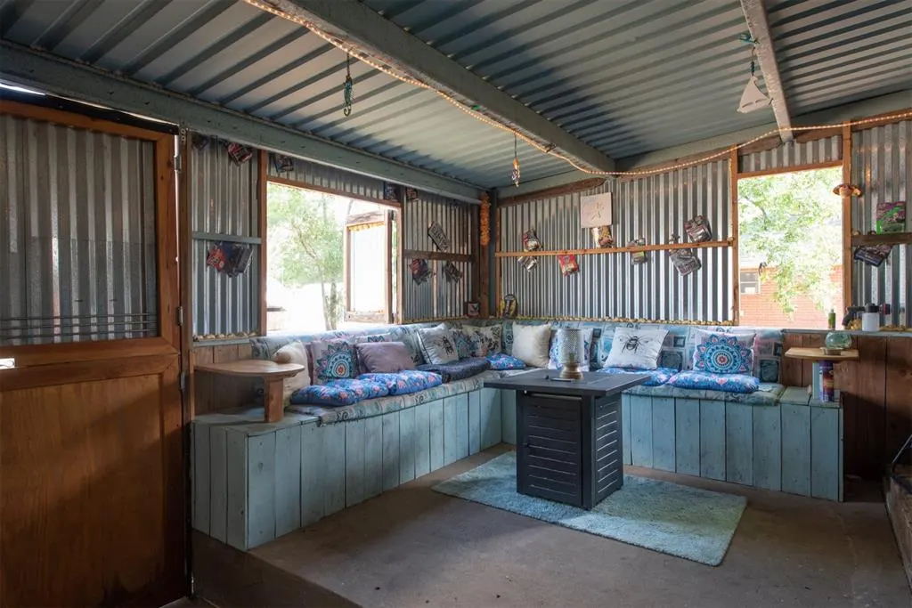 Photo 19 — 300 S Cedar Avenue, Erick, OK 73645