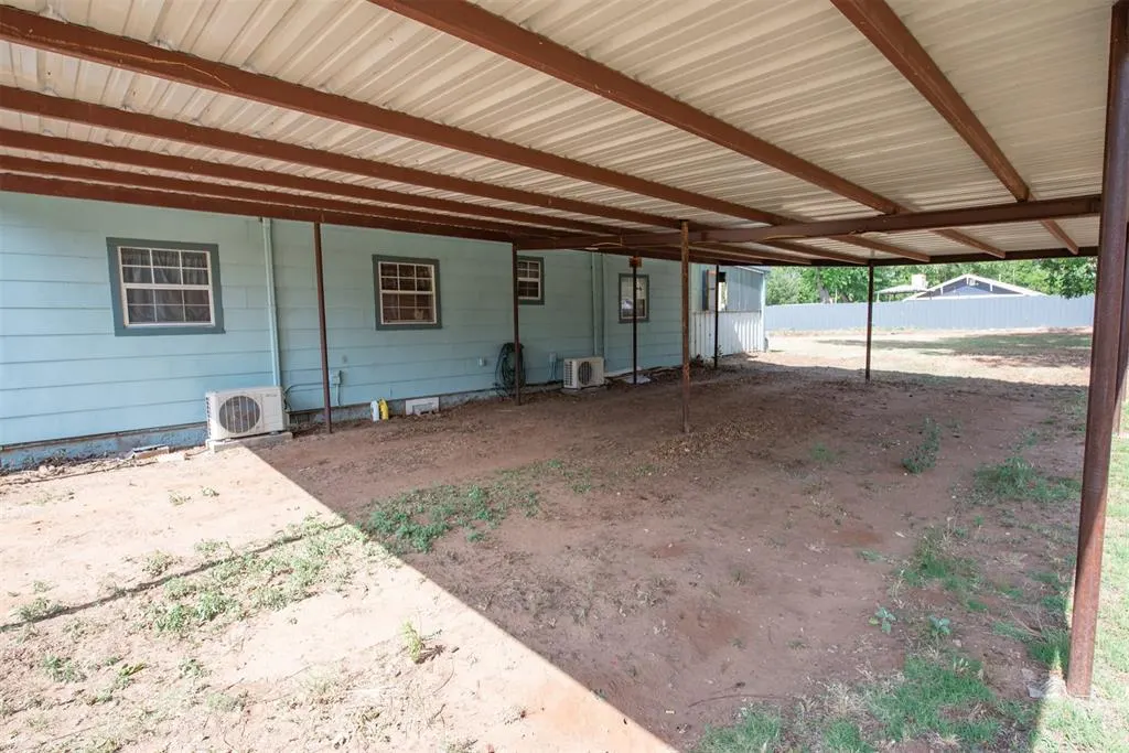 Photo 23 — 300 S Cedar Avenue, Erick, OK 73645