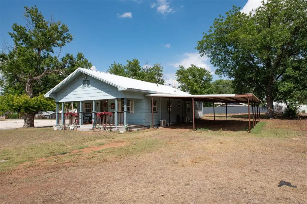 Photo 25 — 300 S Cedar Avenue, Erick, OK 73645