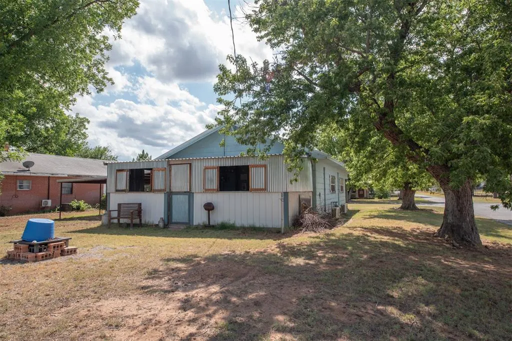 Photo 26 — 300 S Cedar Avenue, Erick, OK 73645
