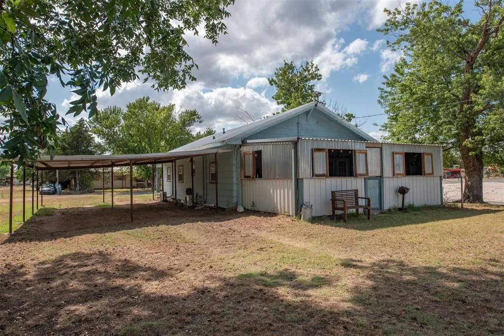 Photo 27 — 300 S Cedar Avenue, Erick, OK 73645