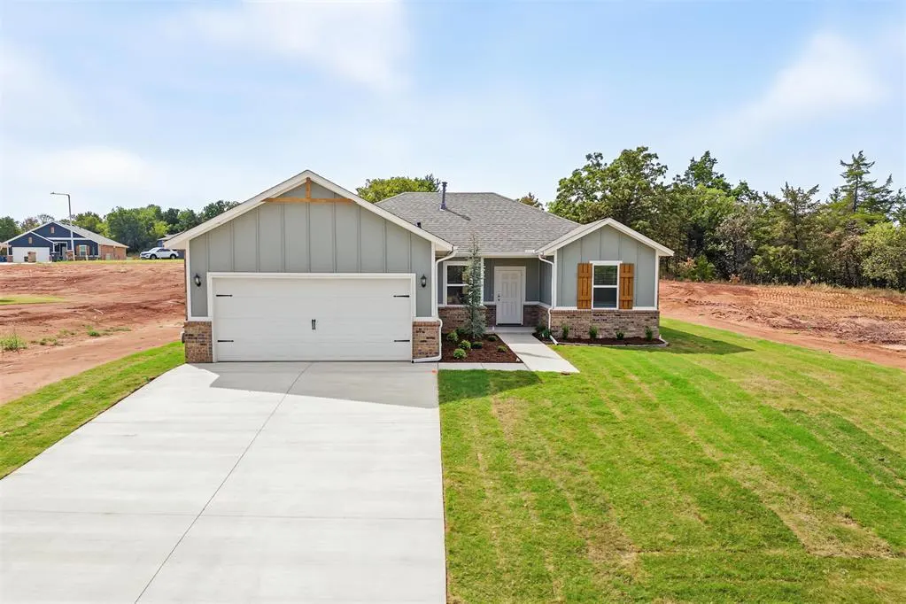Front exterior — 441 Stella Trail, Guthrie, OK 73044