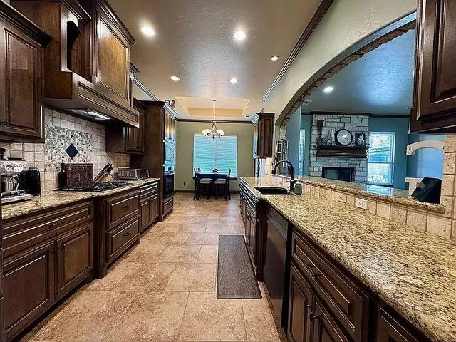 Photo 8 — 12624 Lexington Drive, Oklahoma City, OK 73173