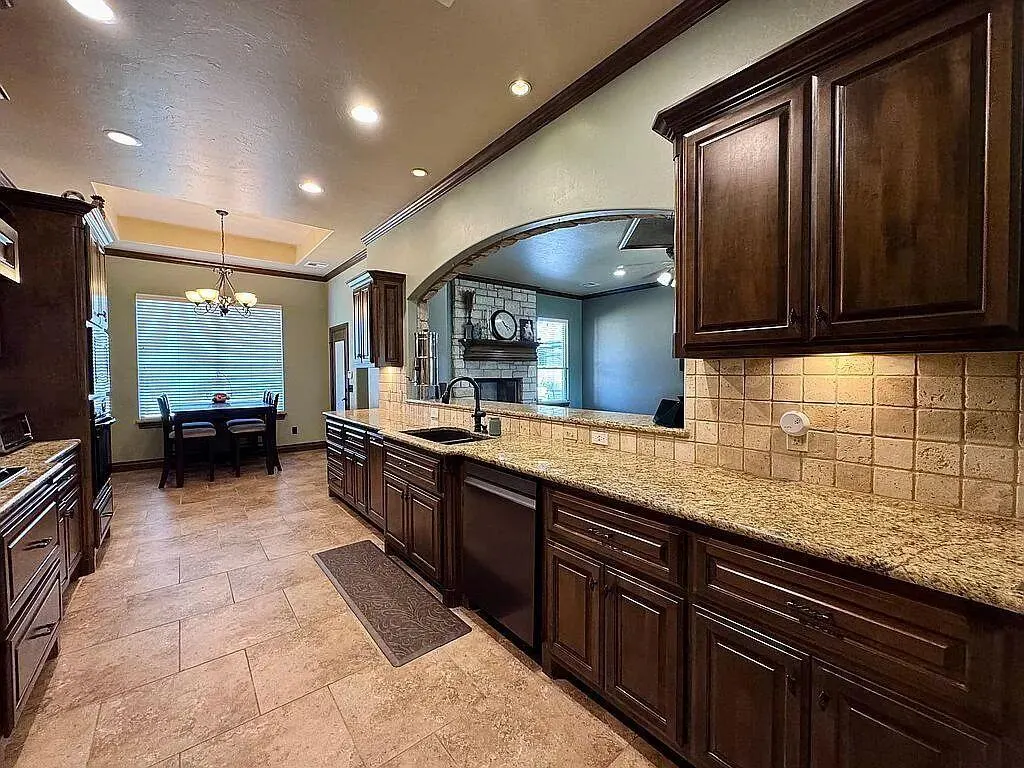 Photo 9 — 12624 Lexington Drive, Oklahoma City, OK 73173