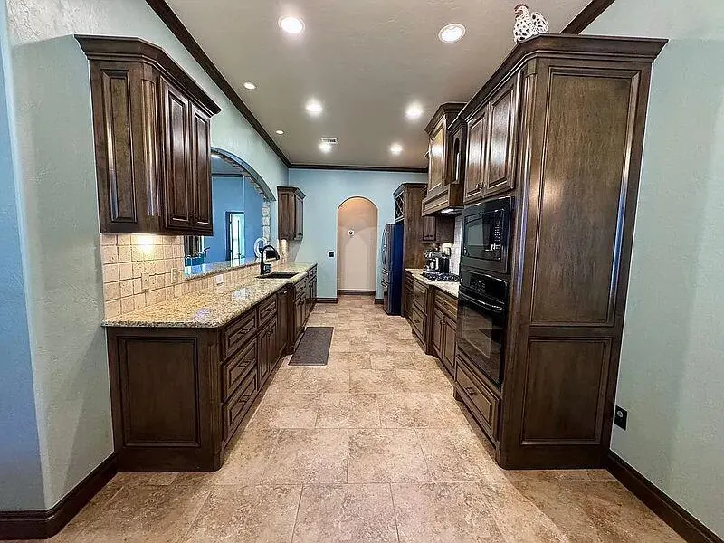 Photo 10 — 12624 Lexington Drive, Oklahoma City, OK 73173