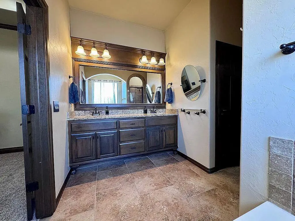 Photo 21 — 12624 Lexington Drive, Oklahoma City, OK 73173