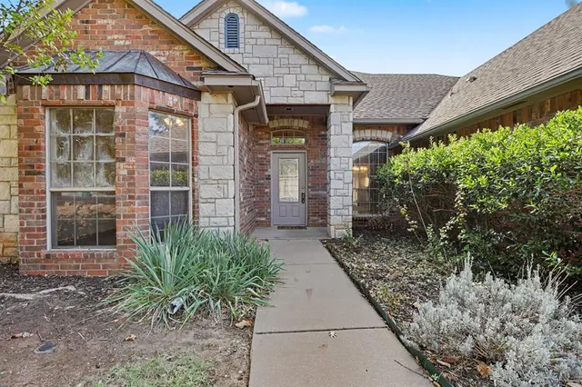 Photo 3 — 16208 Old Oak Drive, Edmond, OK 73013