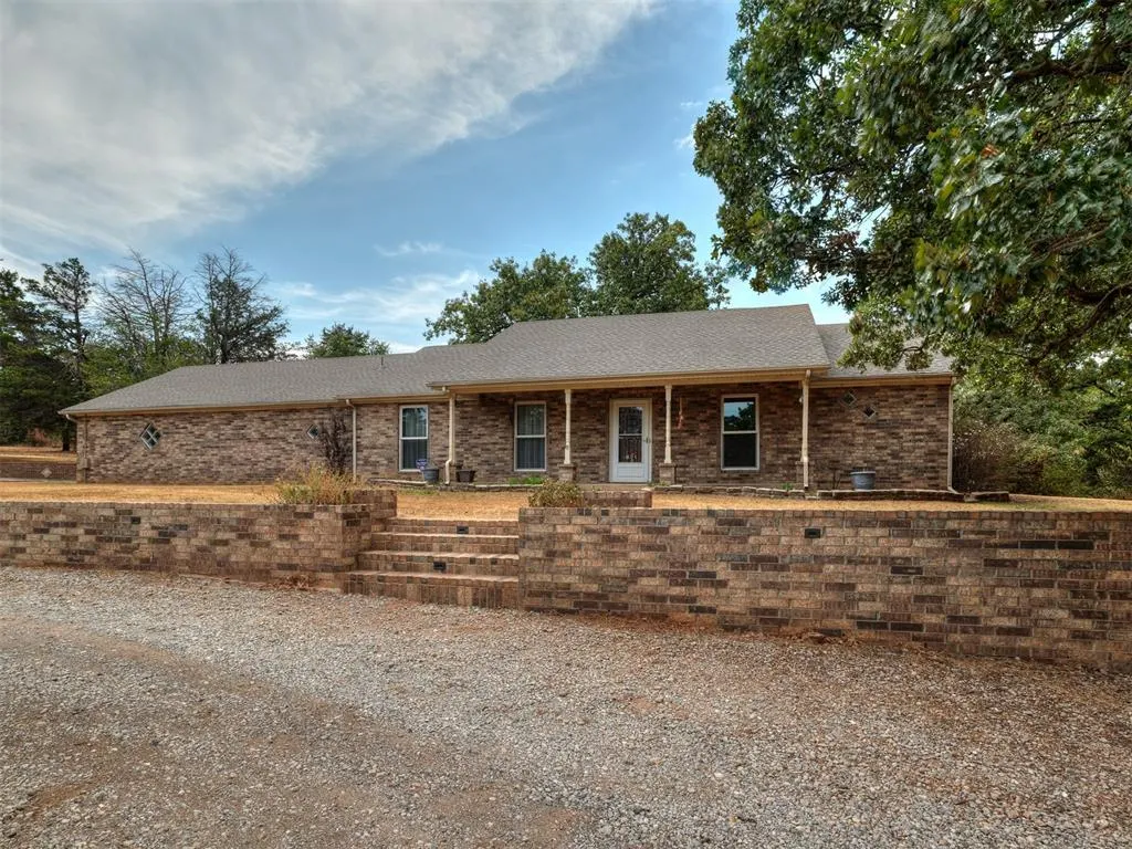 Front exterior — 1025 E Triplett Road, Guthrie, OK 73044