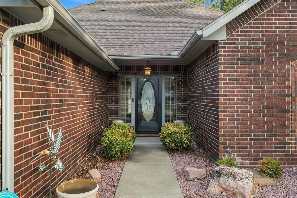 Photo 3 — 1718 Bridlewood Court, Shawnee, OK 74804
