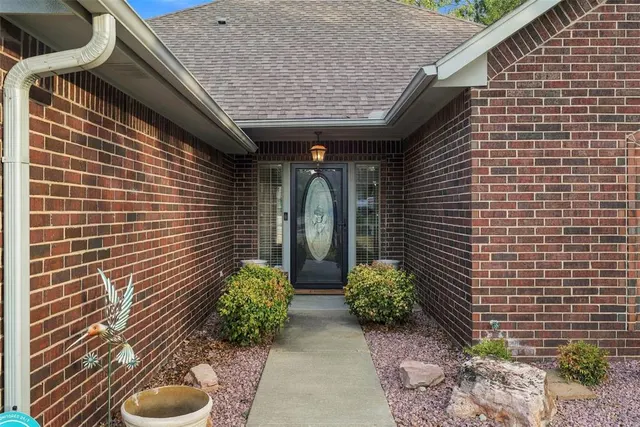 Photo 3 — 1718 Bridlewood Court, Shawnee, OK 74804
