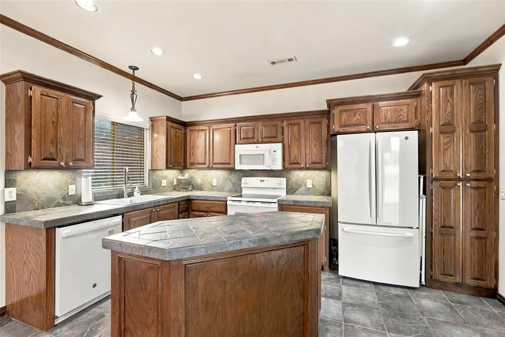 Photo 10 — 1718 Bridlewood Court, Shawnee, OK 74804
