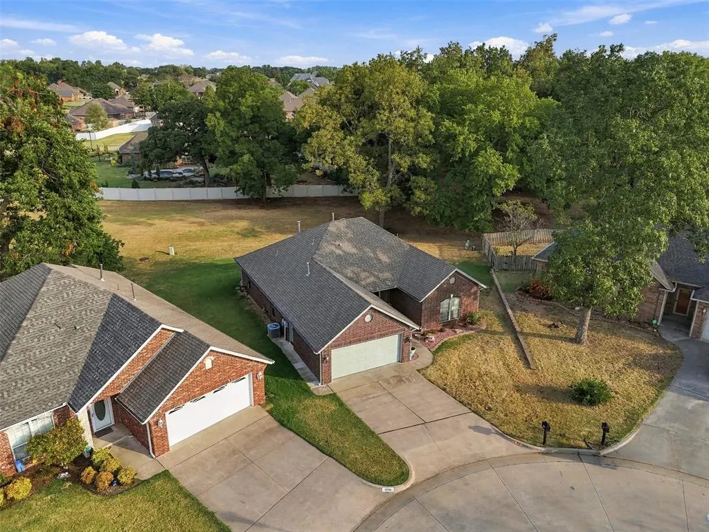 Photo 32 — 1718 Bridlewood Court, Shawnee, OK 74804