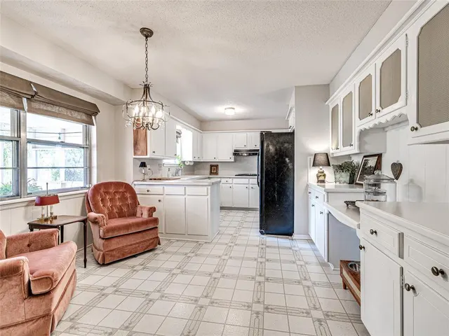 Photo 8 — 624 E 26th Street, Edmond, OK 73013