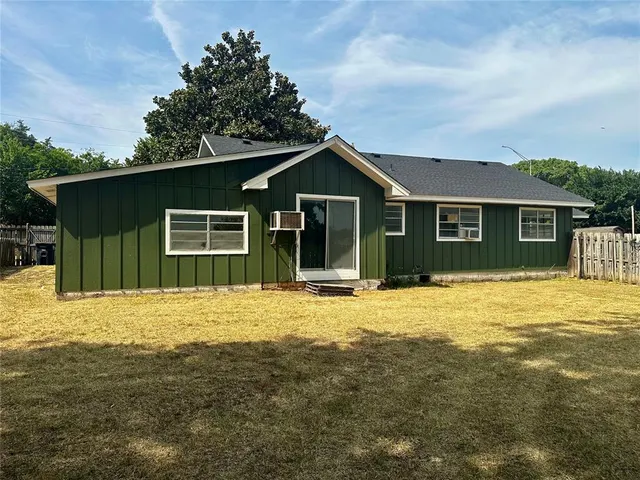 Photo 7 — 332 N Harrison Street, Shawnee, OK 74801