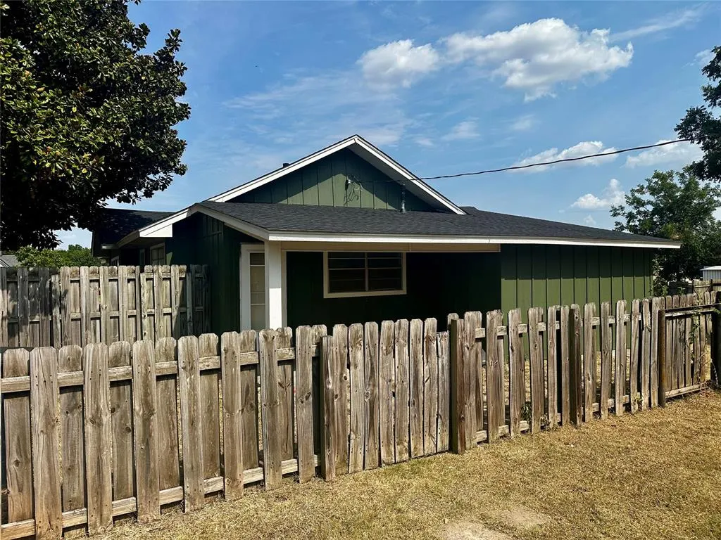 Photo 8 — 332 N Harrison Street, Shawnee, OK 74801