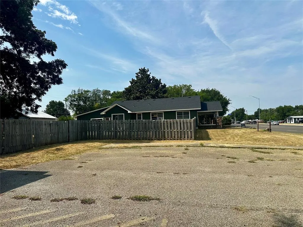 Photo 14 — 332 N Harrison Street, Shawnee, OK 74801