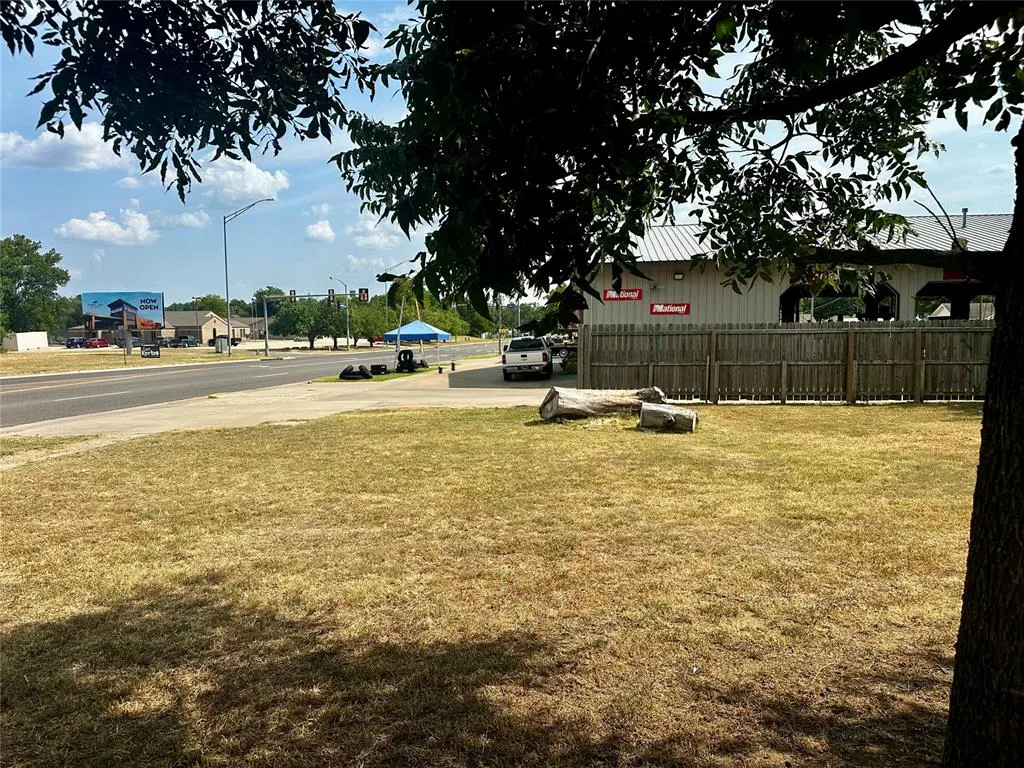 Photo 15 — 332 N Harrison Street, Shawnee, OK 74801