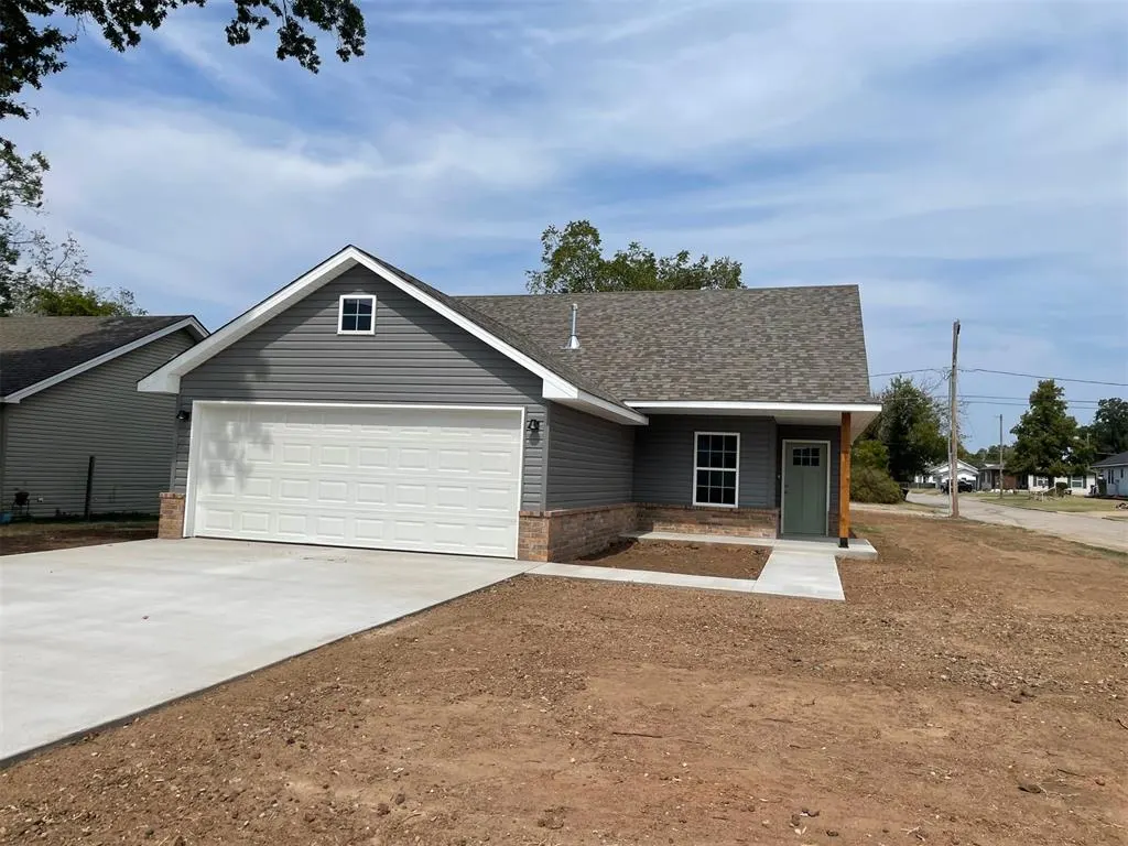 Front exterior — 202 W Rosa Street, Shawnee, OK 74804