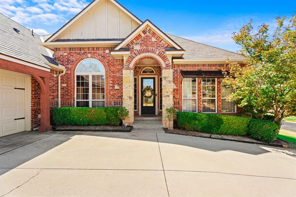Photo 2 — 1600 Durham Court, Edmond, OK 73013