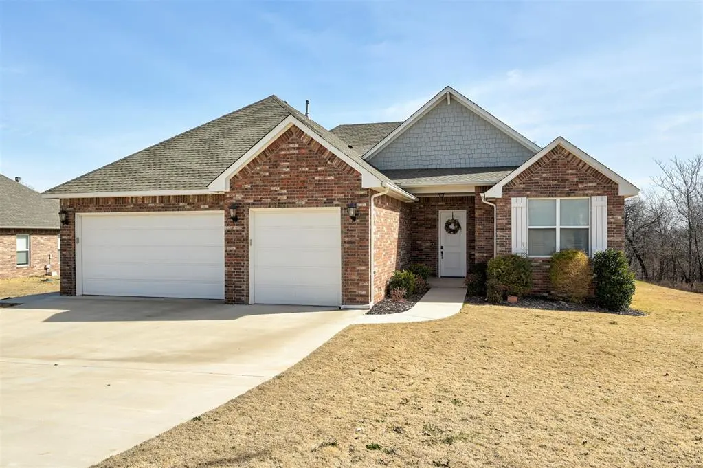 Photo 2 — 8930 Tall Oaks Drive, Guthrie, OK 73044