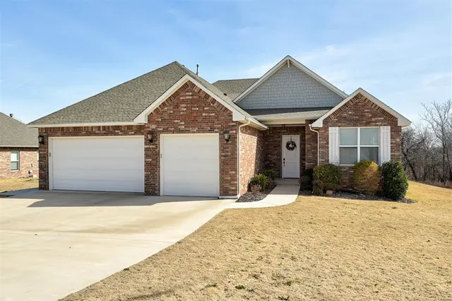 Photo 2 — 8930 Tall Oaks Drive, Guthrie, OK 73044