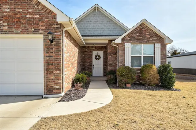 Photo 3 — 8930 Tall Oaks Drive, Guthrie, OK 73044