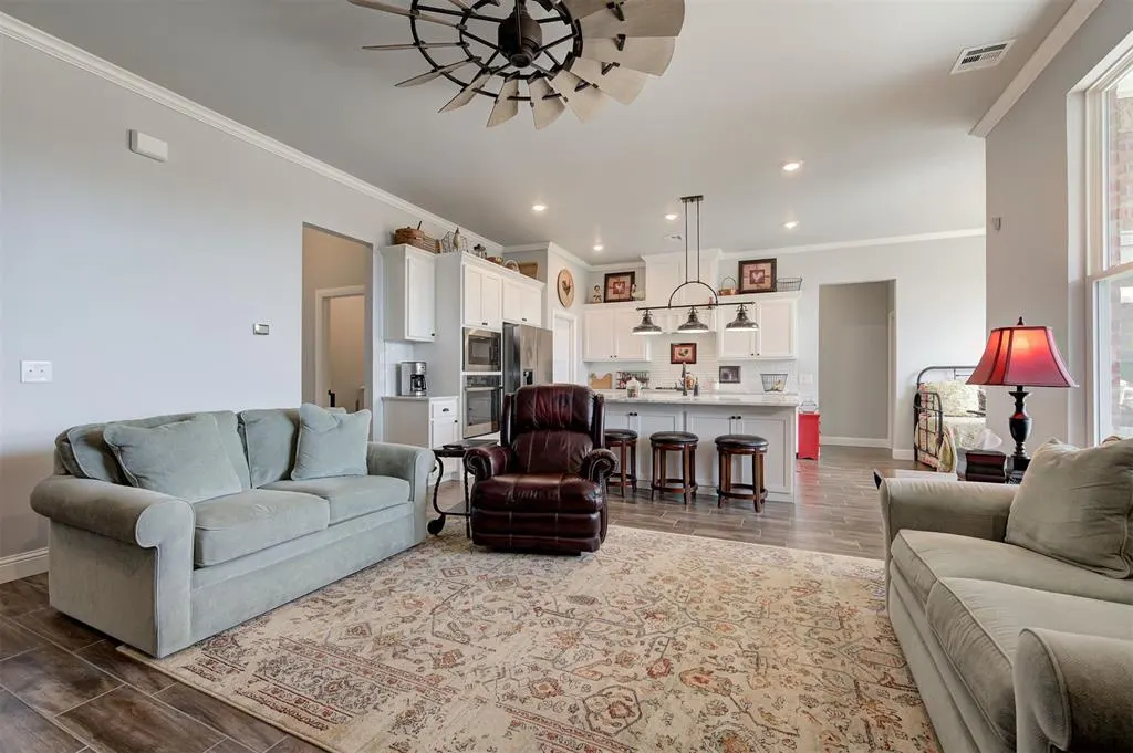Photo 10 — 8930 Tall Oaks Drive, Guthrie, OK 73044