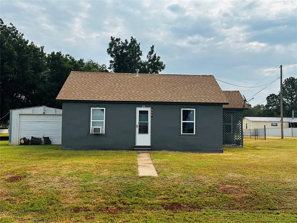 Front exterior — 306 S 4th Street, Hammon, OK 73650