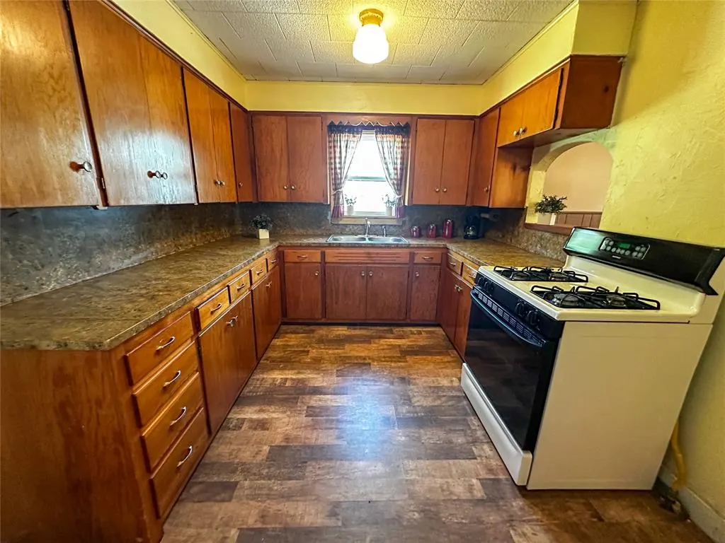 Photo 6 — 306 S 4th Street, Hammon, OK 73650
