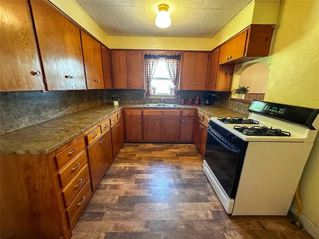 Photo 6 — 306 S 4th Street, Hammon, OK 73650