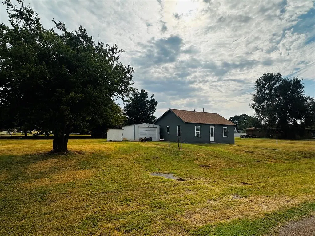 Photo 15 — 306 S 4th Street, Hammon, OK 73650