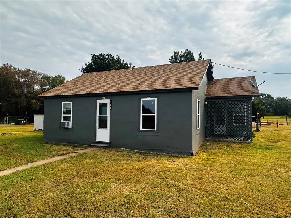Photo 16 — 306 S 4th Street, Hammon, OK 73650