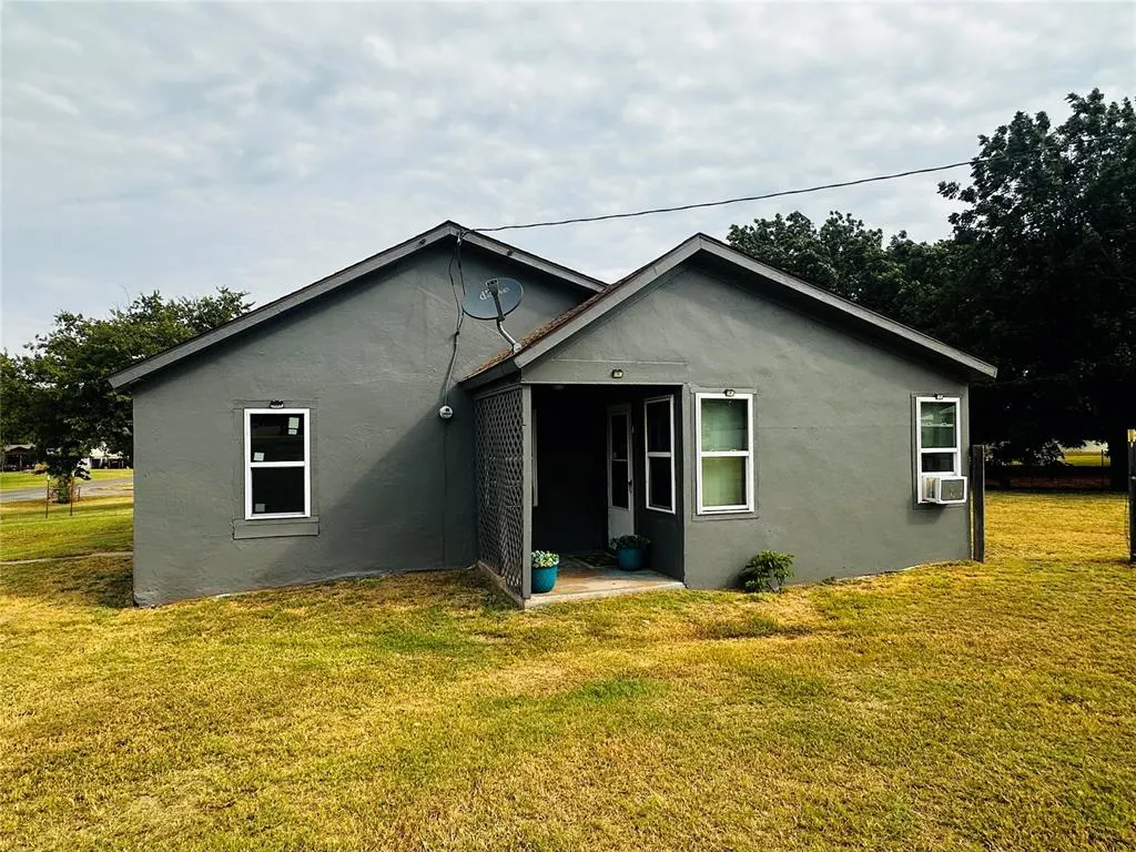 Photo 17 — 306 S 4th Street, Hammon, OK 73650