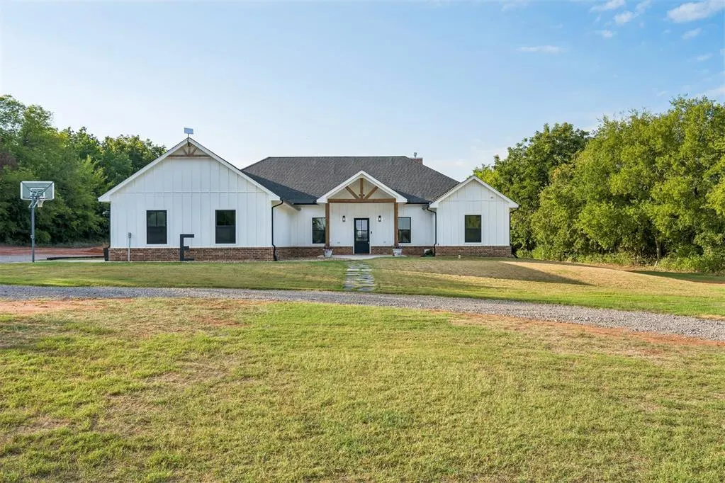 Front exterior — 12524 E County Road 1540, Lindsay, OK 73052