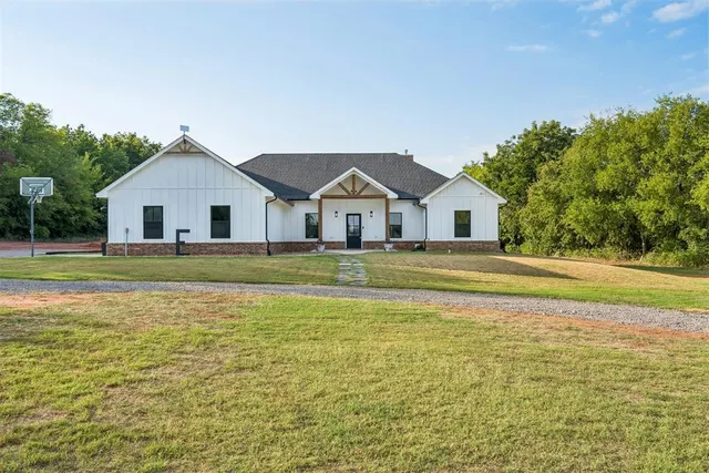 Front exterior — 12524 E County Road 1540, Lindsay, OK 73052