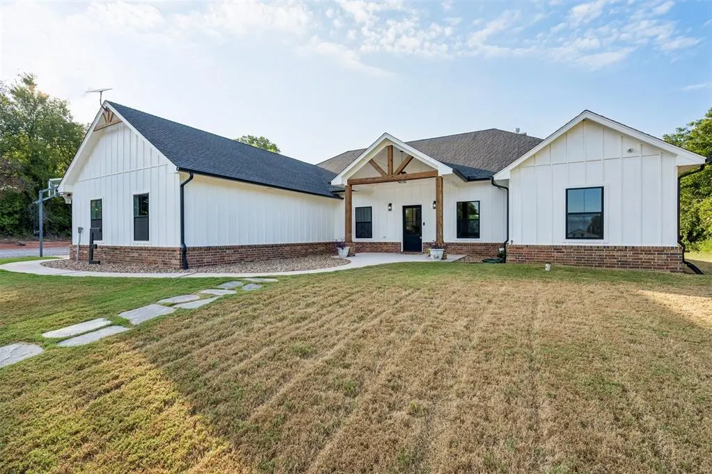 Photo 2 — 12524 E County Road 1540, Lindsay, OK 73052